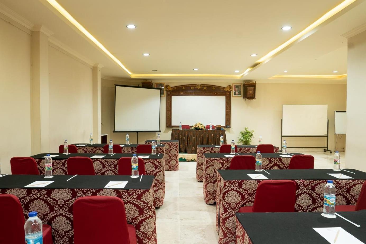 Hotel Indah Palace Yogyakarta Exteriér fotografie